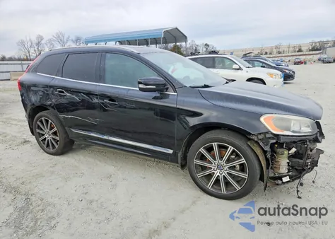 2016 Volvo Xc60 T6 Platinum z USA, uszkodzony, nr VIN YV4902RM8G2832562